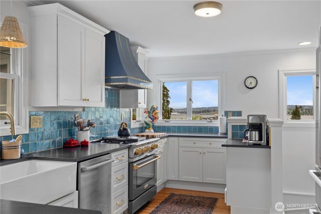 246 Dorffel Drive E, Seattle, WA 98112