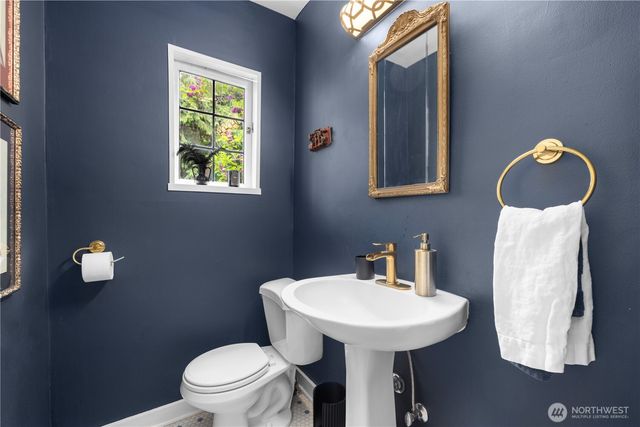 246 Dorffel Drive E, Seattle, WA 98112