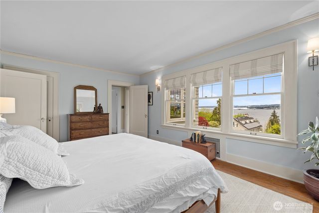 246 Dorffel Drive E, Seattle, WA 98112