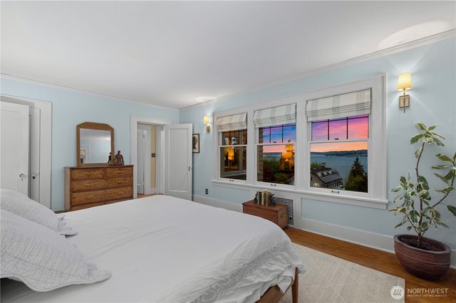 246 Dorffel Drive E, Seattle, WA 98112