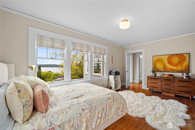 246 Dorffel Drive E, Seattle, WA 98112