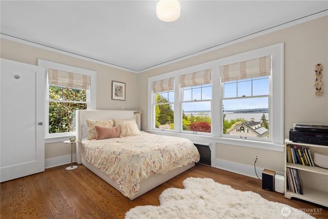246 Dorffel Drive E, Seattle, WA 98112
