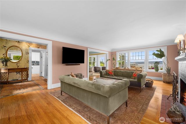 246 Dorffel Drive E, Seattle, WA 98112