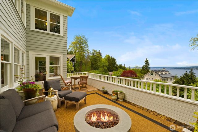 246 Dorffel Drive E, Seattle, WA 98112