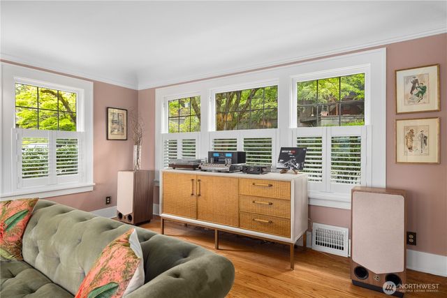 246 Dorffel Drive E, Seattle, WA 98112