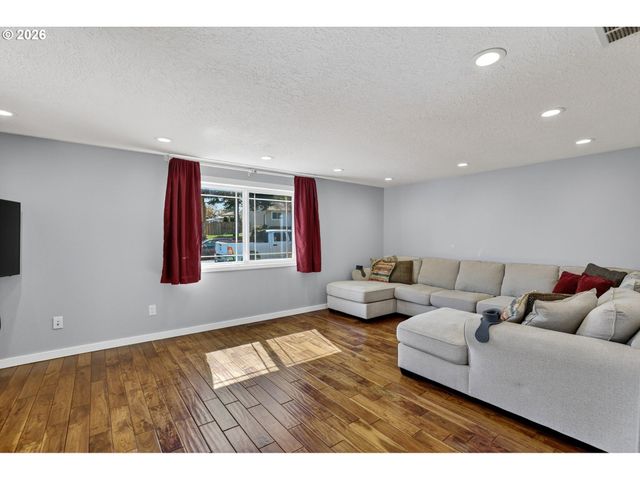 4177 Se 12TH St, Gresham, OR 97080