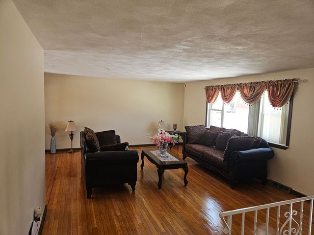 33 Hemlock Ter, Randolph, MA 02368