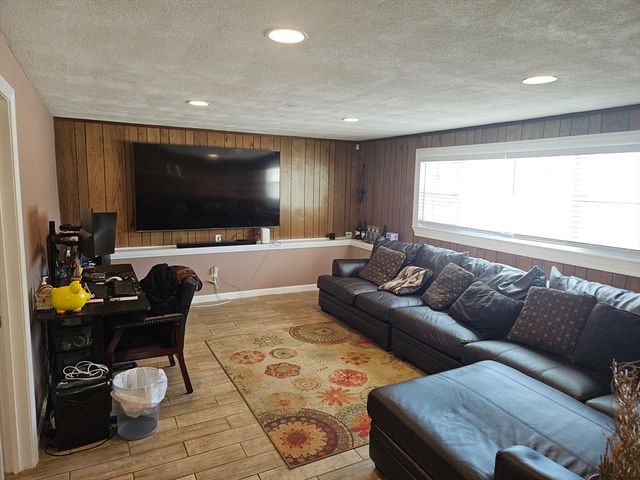 33 Hemlock Ter, Randolph, MA 02368