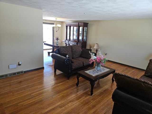 33 Hemlock Ter, Randolph, MA 02368