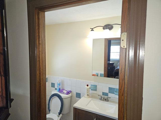 33 Hemlock Ter, Randolph, MA 02368