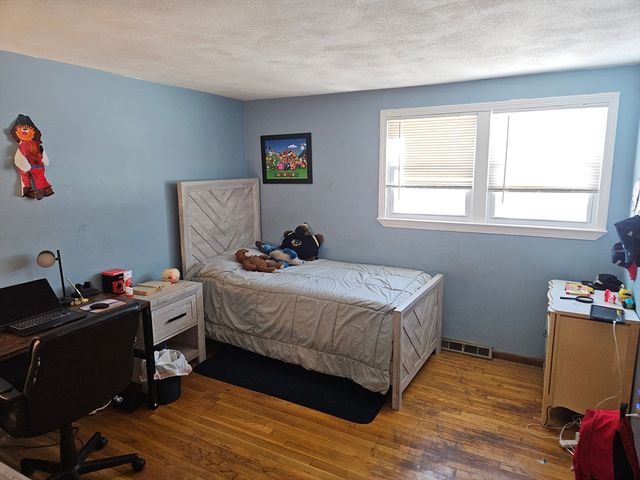 33 Hemlock Ter, Randolph, MA 02368