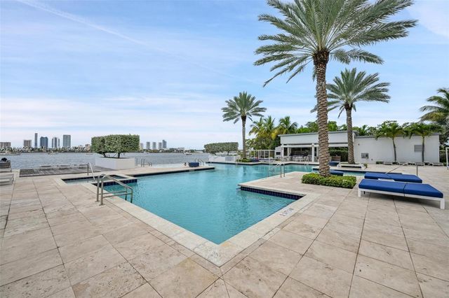 17111 Biscayne Blvd 207, North Miami Beach, FL 33160