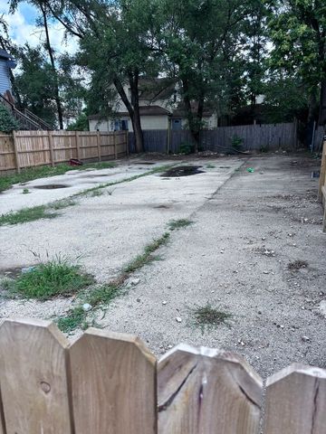 320 N Hickory Street, Joliet, IL 60435