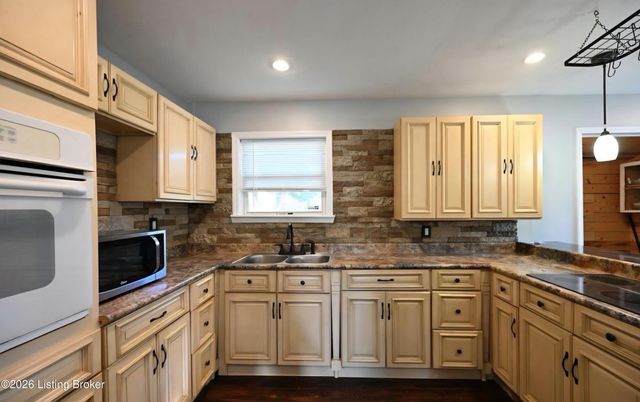 4504 Haney Way, Louisville, KY 40272