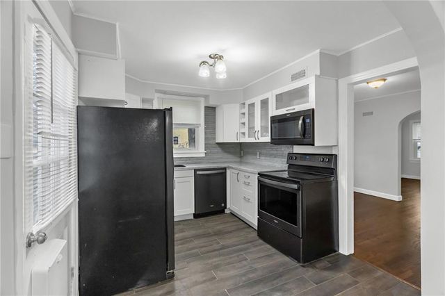 9614 E 32nd S Street, Independence, MO 64052