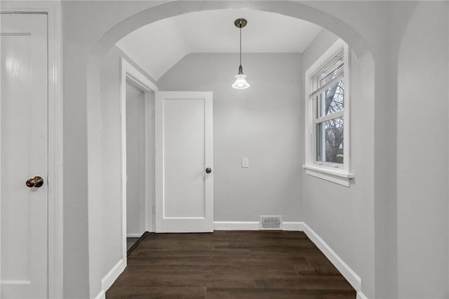 9614 E 32nd S Street, Independence, MO 64052