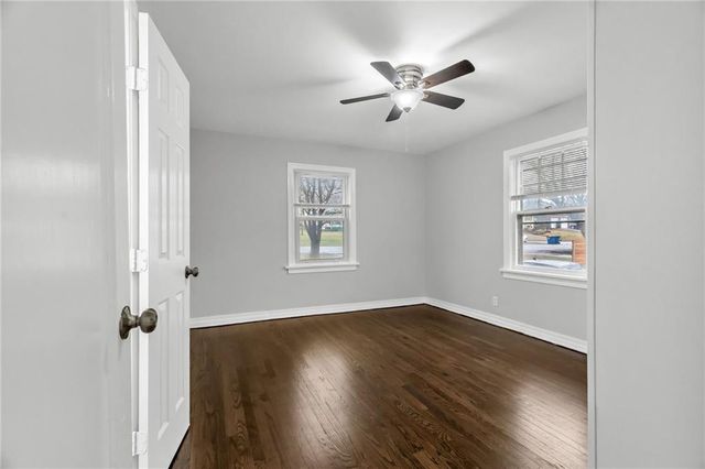 9614 E 32nd S Street, Independence, MO 64052