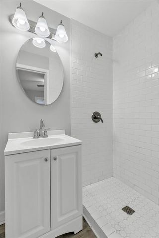 9614 E 32nd S Street, Independence, MO 64052