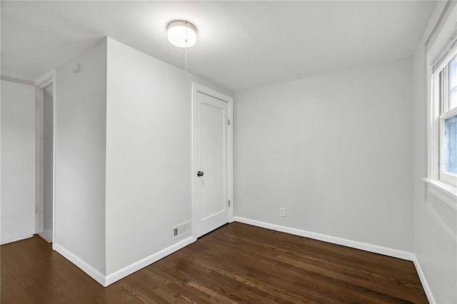 9614 E 32nd S Street, Independence, MO 64052