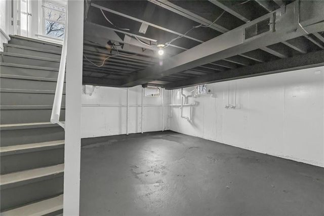 9614 E 32nd S Street, Independence, MO 64052