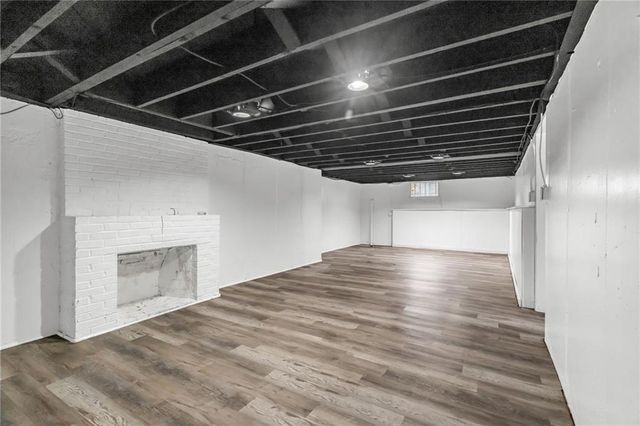 9614 E 32nd S Street, Independence, MO 64052