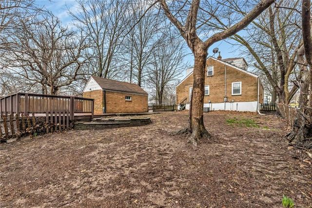 9614 E 32nd S Street, Independence, MO 64052