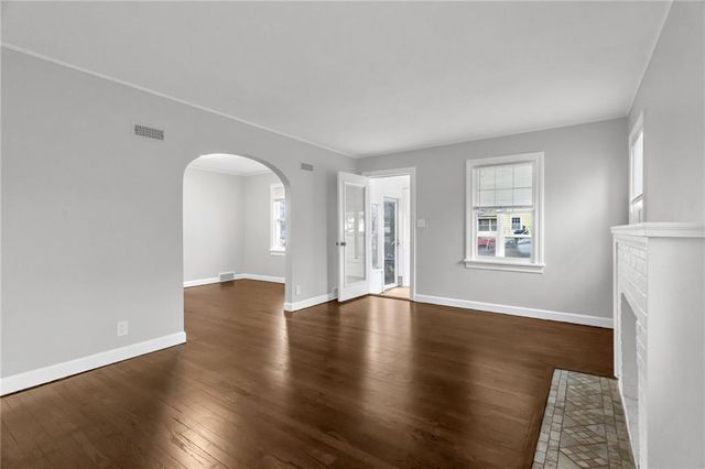 9614 E 32nd S Street, Independence, MO 64052