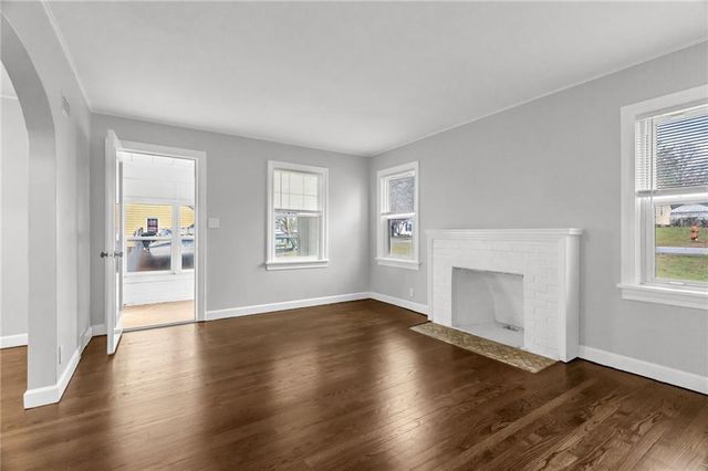 9614 E 32nd S Street, Independence, MO 64052