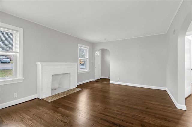 9614 E 32nd S Street, Independence, MO 64052