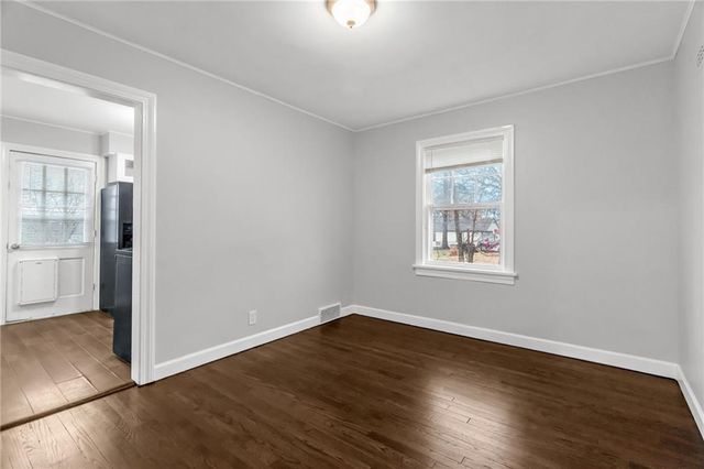 9614 E 32nd S Street, Independence, MO 64052