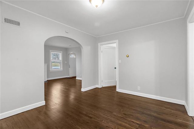 9614 E 32nd S Street, Independence, MO 64052