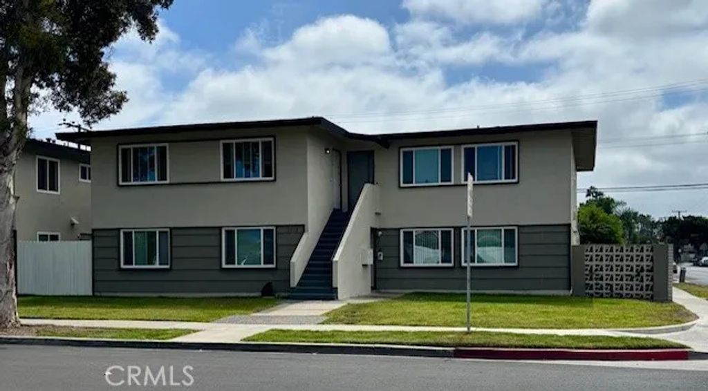 2902 Peppertree Lane, Costa Mesa, CA 92626