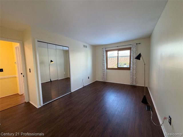 2132 Winchester Road, Rochester Hills, MI 48307