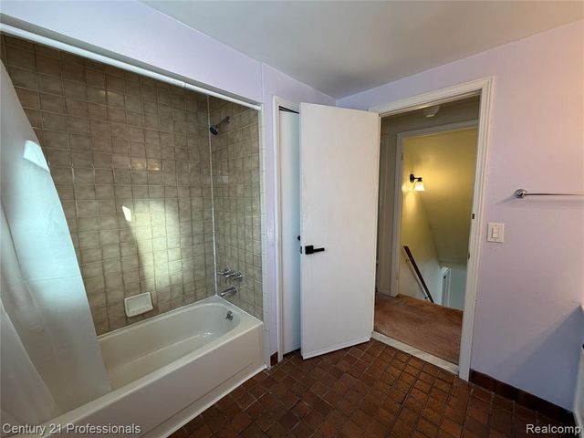 2132 Winchester Road, Rochester Hills, MI 48307