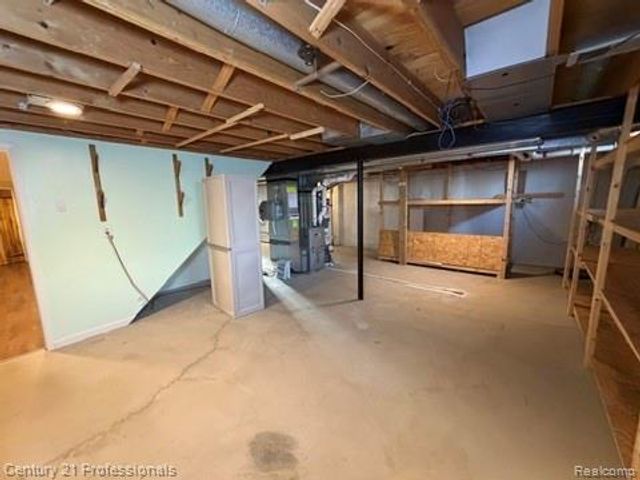 2132 Winchester Road, Rochester Hills, MI 48307