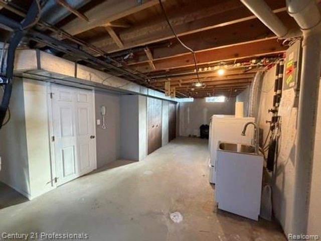 2132 Winchester Road, Rochester Hills, MI 48307