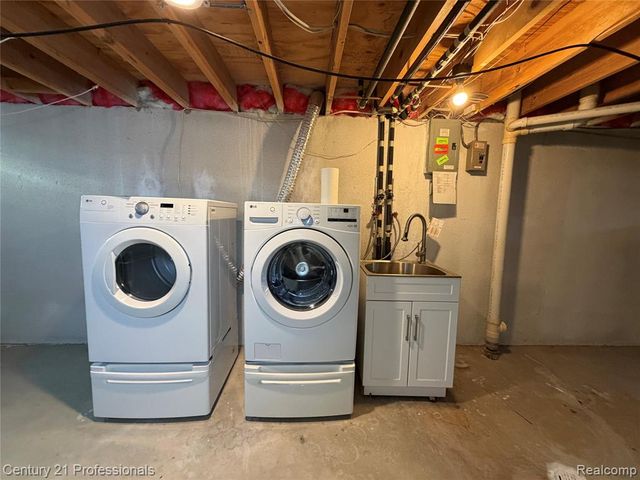 2132 Winchester Road, Rochester Hills, MI 48307