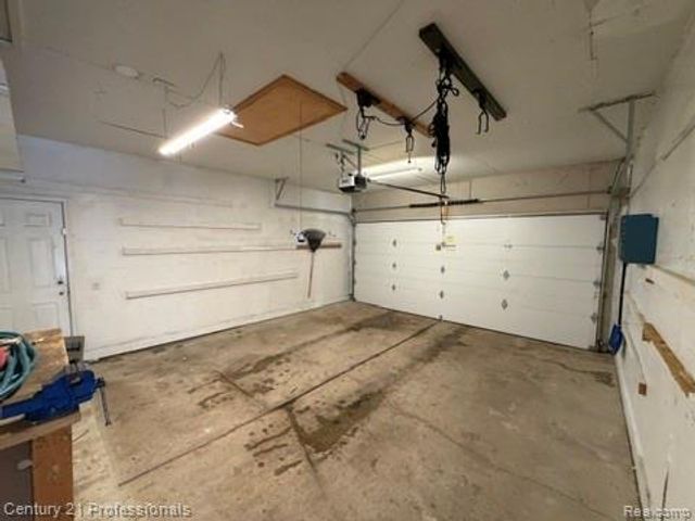 2132 Winchester Road, Rochester Hills, MI 48307