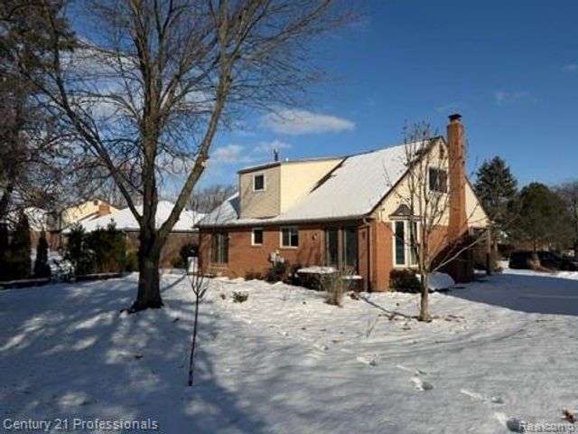 2132 Winchester Road, Rochester Hills, MI 48307