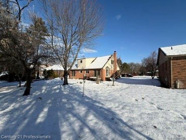 2132 Winchester Road, Rochester Hills, MI 48307