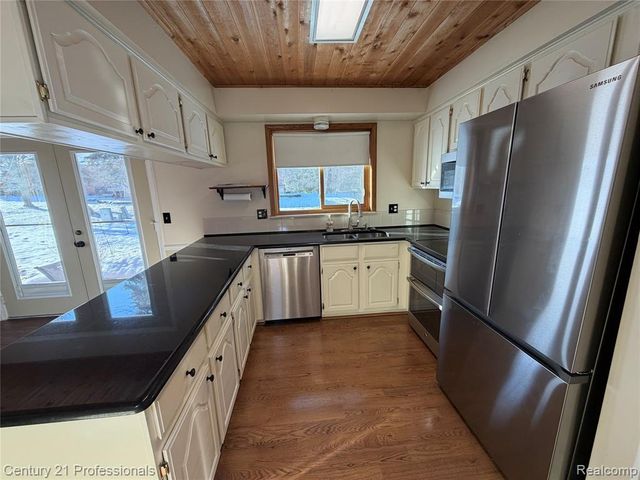 2132 Winchester Road, Rochester Hills, MI 48307