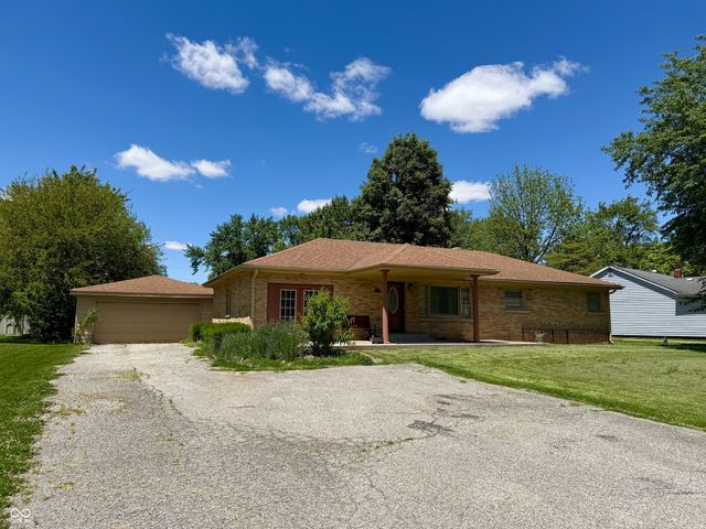 2827 S Oakland Drive, Shelbyville, IN 46176