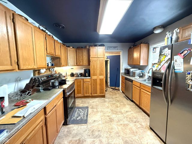 2827 S Oakland Drive, Shelbyville, IN 46176