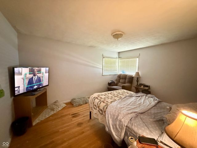 2827 S Oakland Drive, Shelbyville, IN 46176