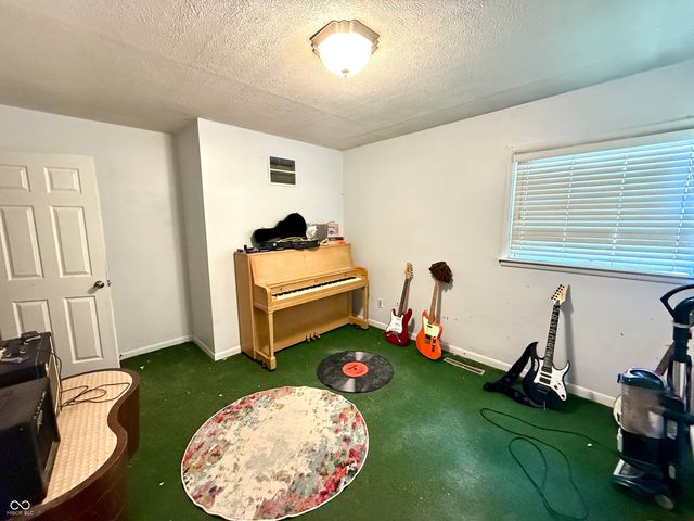 2827 S Oakland Drive, Shelbyville, IN 46176