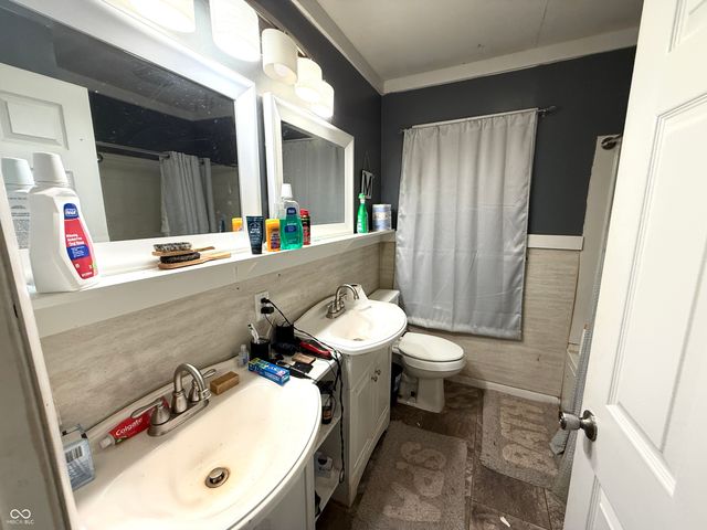 2827 S Oakland Drive, Shelbyville, IN 46176