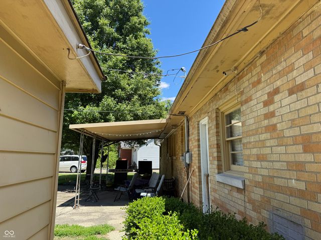 2827 S Oakland Drive, Shelbyville, IN 46176