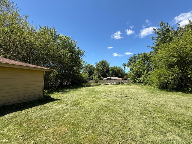 2827 S Oakland Drive, Shelbyville, IN 46176