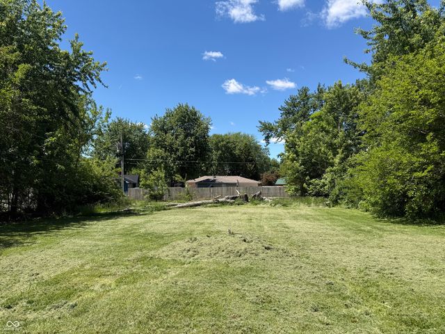 2827 S Oakland Drive, Shelbyville, IN 46176
