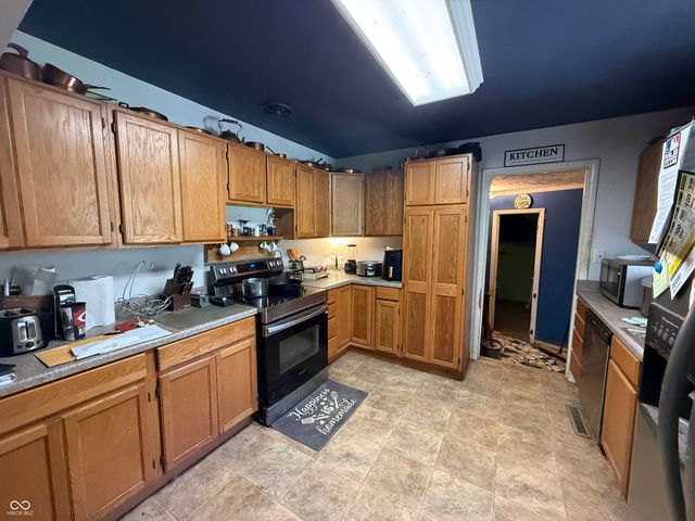 2827 S Oakland Drive, Shelbyville, IN 46176